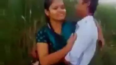 Indian desi college student kissing outdoor mms