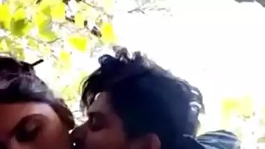 Sexy kolkata couple groping in victoria memorial