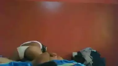 Hot and sexy Mumbai bhabhi seducing her foriegn...