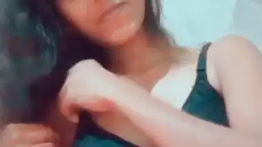 Cute girl topless in viral Srilankan sex video