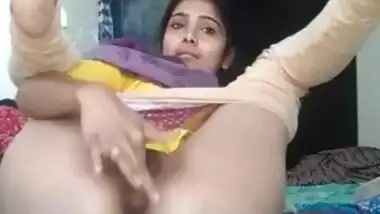 Cute Indian Girl Fingering New Leaked MMS