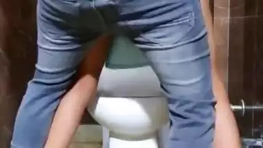 Hindi Audio - Sex With Indian Teen Age Girl In Public Toilet