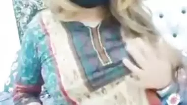 Pakistani Girl Naila Made A Custom Clip For Her Client With Urdu Audio