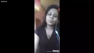 Hot SL Bhabi On Video Call