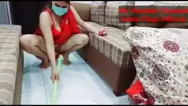 Shameless Paki maid has no panties on to seduce Desi man in XXX sex