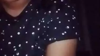 Horny girl on pillow rubbing pussy viral MMS