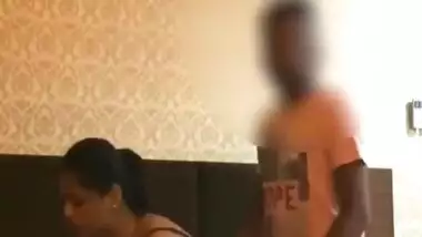 Desi lady fucked for money in hotel