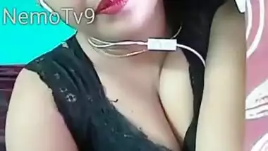 Priya Singh Showing Her Tits