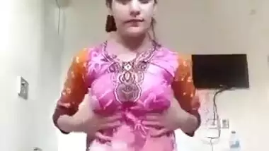 Pashto Girl Showing Boobs Viral MMS Streaming