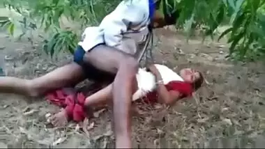 Andhra couple enjoying outdoor sex recorded by friend!