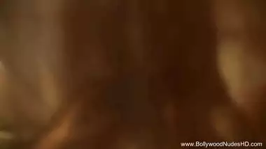gorgeous Bollywood Babe Dances 