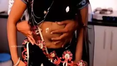 Desi Aunty And Mallu Aunty - Desi Hot Navel Suck