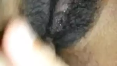 BF teasing desi girlfriend hairy dry pussy with clear audio