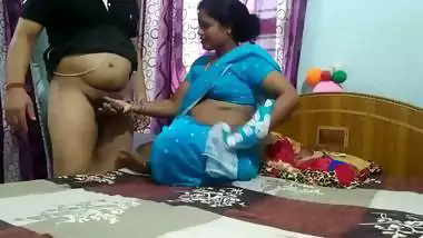 Chubby milf gets fuck by her lover in Indian aunty sex