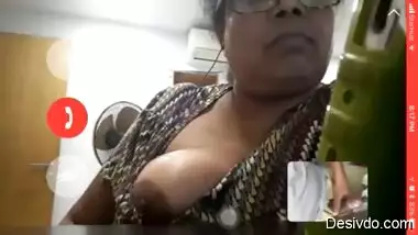 desi mature aunty boob show video call