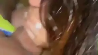 Delhi guy gets an Indian blowjob from a sexy call girl