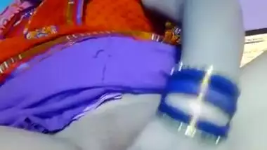 Desi Indian bhabhi fingering 