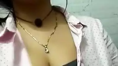 Desi slut with glasses reveals her huge XXX boobs for live show