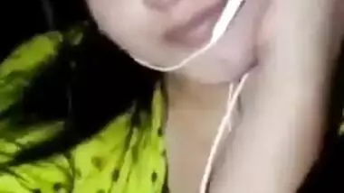 Beautiful girl boobs show on video call viral show