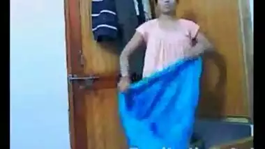 Nude Hot Bhabhi Wearing Clothes After Shower