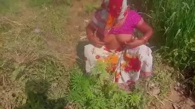 Everbest Indian Desi Aunty Enjoy Sex Outdoor With Young Boy