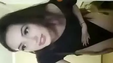Sexy Delhi Girl’s Hot Dance Without Pants