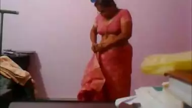 mature bhabhi saree removal secretly recorded