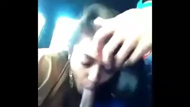 indian gf sucking boyfriend in car