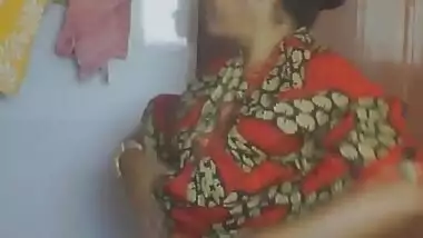 Mature Aunty Ready For Bathing