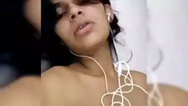 indian girl shalu showing her boobs and pussy on video cal
