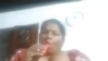 Mature Bhabi Masturbating