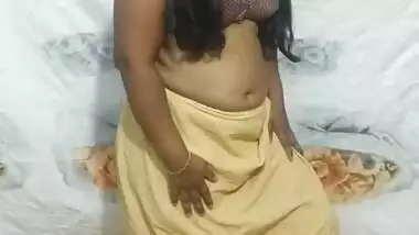 Super chubby Bhabhi striptease boobs show