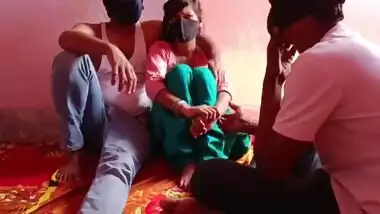 A husband fucks his wife with a stranger in a dehati sex video