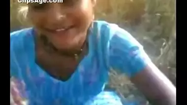 Local desi slut form Meerut getting fucked in fields