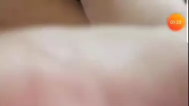 Desi bitch showing her hungry pussy hole