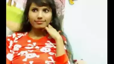 Desi maid getting romantic on cam show with owner