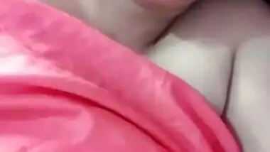 Desi Bhabhi Shows Boobs