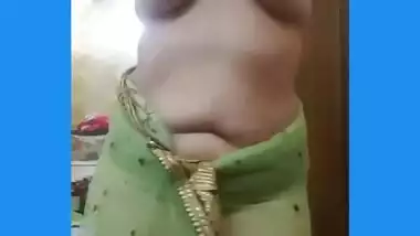 Big ass bhabi navel show in saree