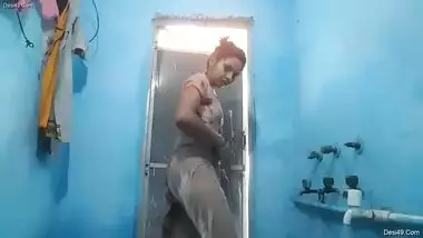 Desi Girl Bathing